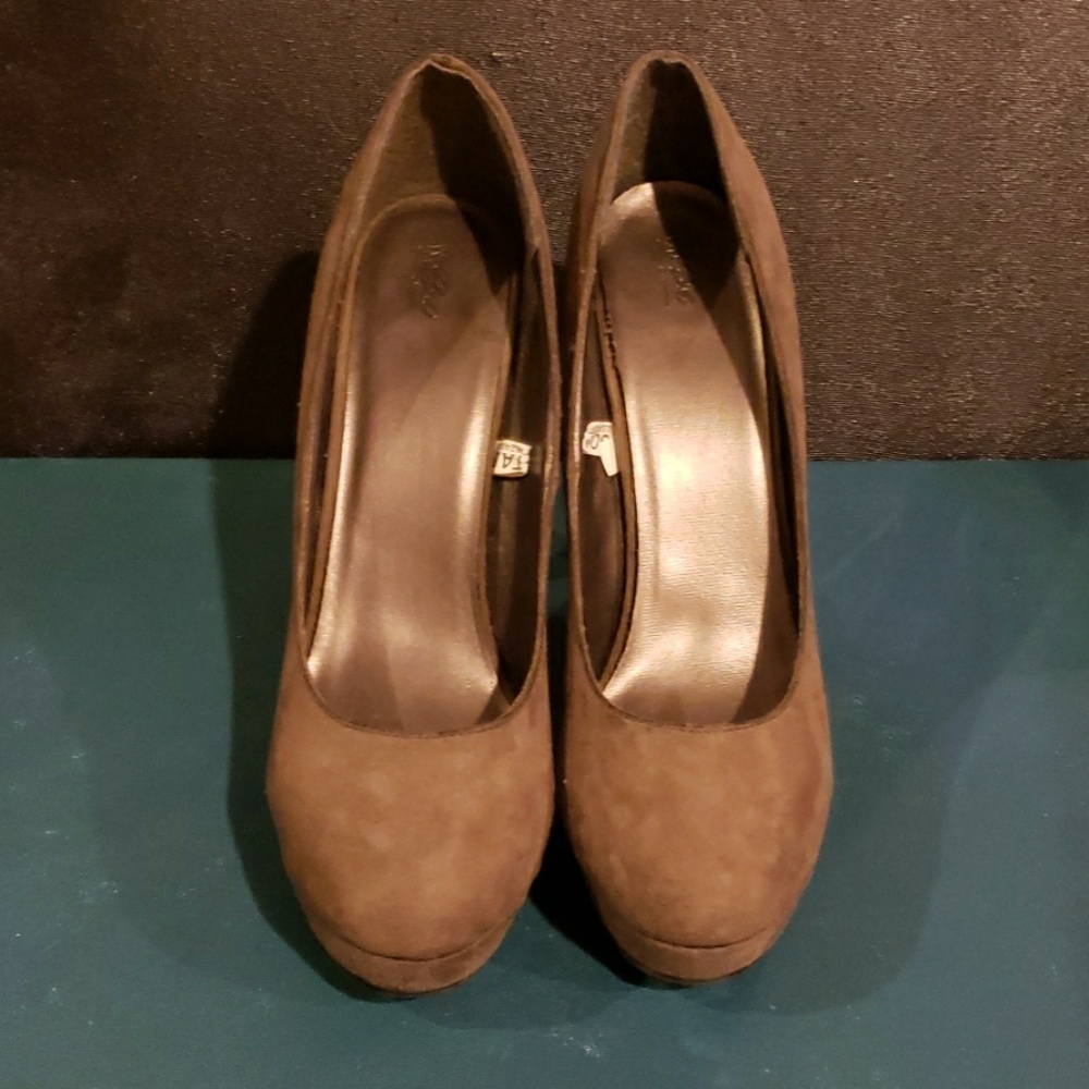 Massimo crushed velvet gray pump